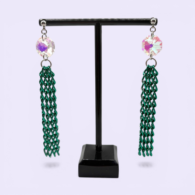 Tummanvihreät ketjukorvakorut