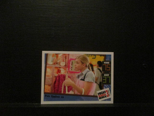 Puts Lipgloss On - Action Card High School Musical 3 Senior Year Original Trading Card