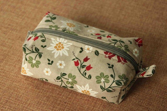 Square zip pouch - Accessory bag - Travel organizer - Storage bag - Makeup bag - Flower