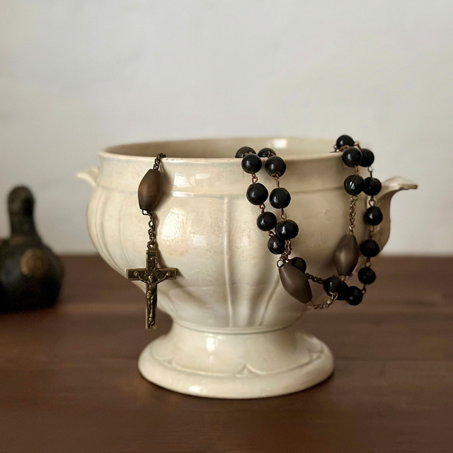 le chapelet en bois et baies