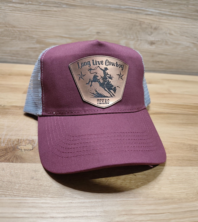 Casquette Trucker Bordeaux – Filet Gris & Patch Cuivré “Long Live Cowboy”