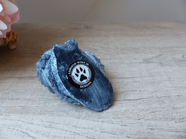 Petite Chouette en Pierre de Savon – Sculpture Vintage Edmund Wolf Canada | Figurine Animalière Blanche et Noire – Collection Bébés Animaux