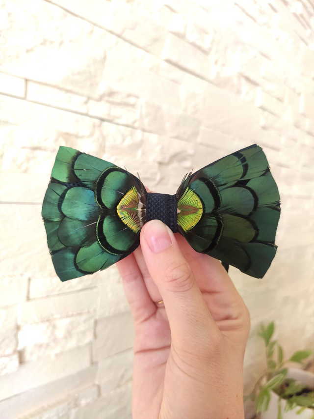 Noeud papillon Tissu et Plumes naturelles de Faisan doré vert et Paon vert