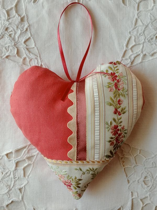 coussin de porte cœur à suspendre linge ancien dentelle 