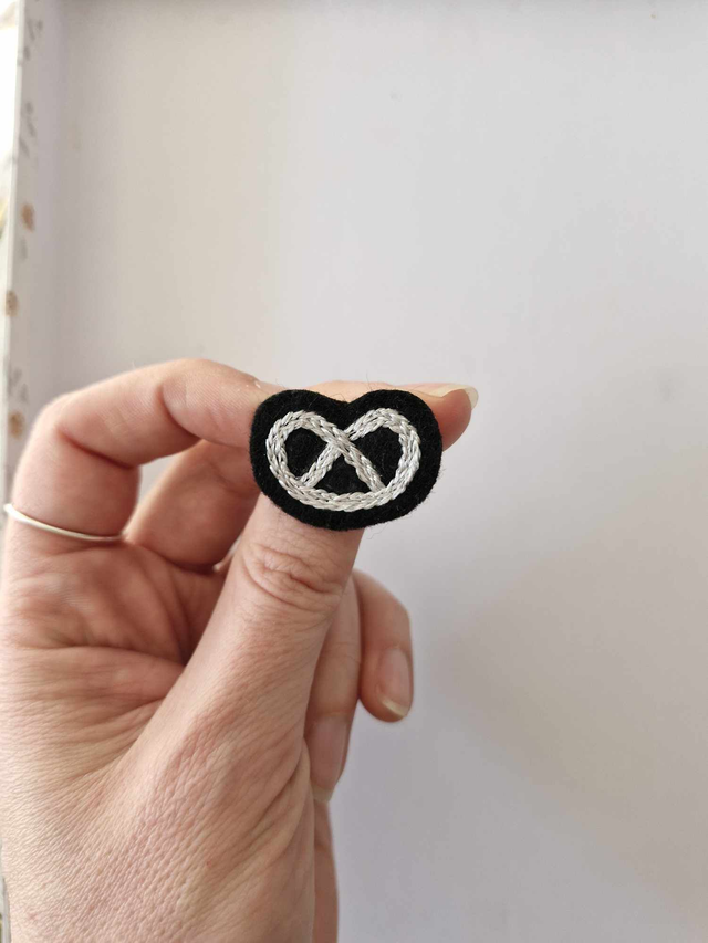 Broche silver bretzel