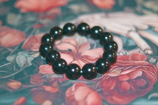 Bangles • Black pearls