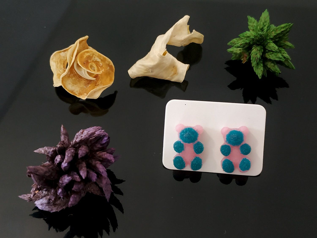 Boucles d'oreilles clous nounours bicolore rose / vert émeraude