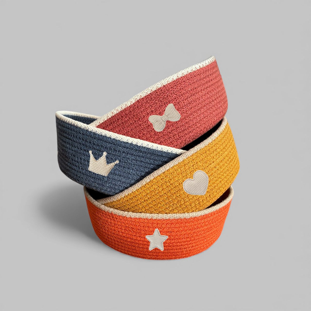 Panier / vide poche rond avec une bordure beige - patch beige : nœud papillon, cœur, étoile, couronne