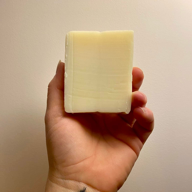 Savons saponifiés à froid avec une pierre surprise au centre