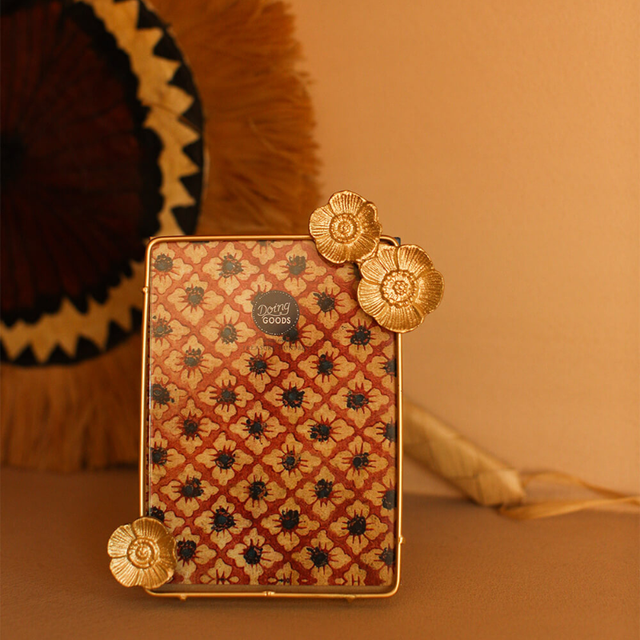 Doing goods frame L flower