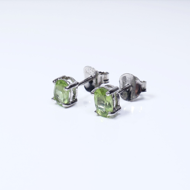 Pair of Vintage Sterling Silver 925 Small Dainty Delicate 5x4mm Oval Cut Green Peridot Gemstone August Birthstone Stud Earrings