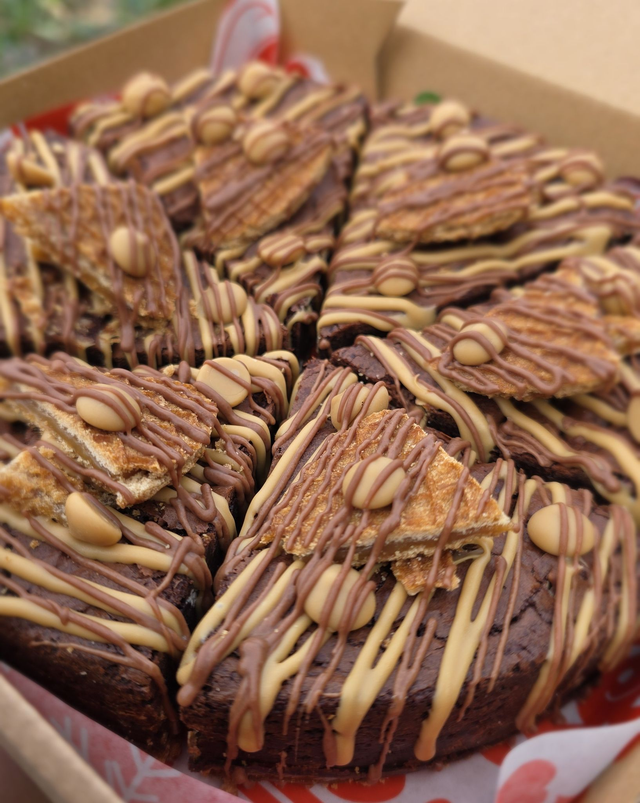 Stroopwaffel and cinnamon festive brownie (whole 7&quot;)