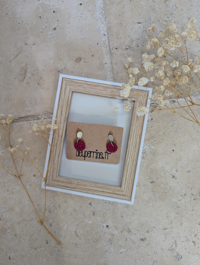 Boucles d&#039;oreille clous rouges