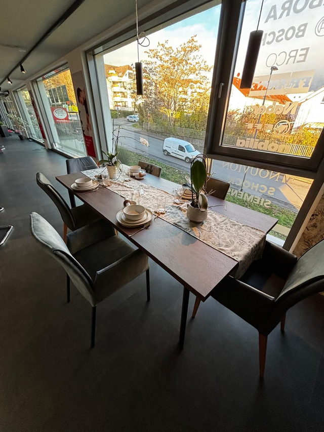 Tischset incl. 6 Stühle verschiedene