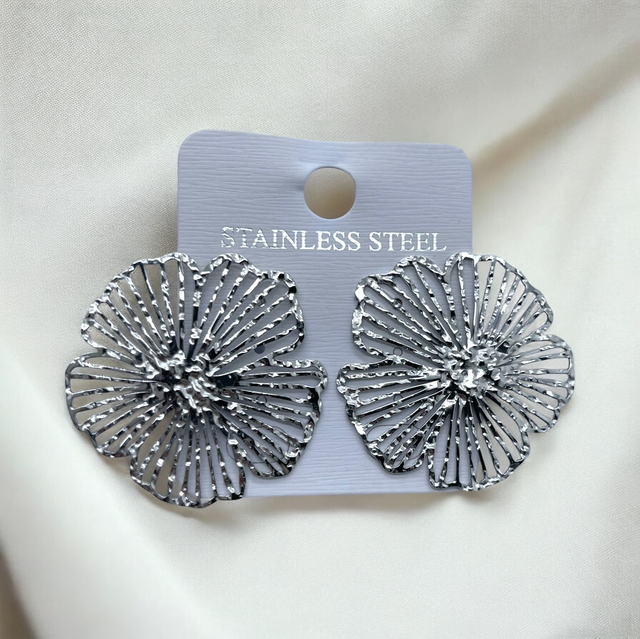 Boucles d’oreilles fleurs argenté 