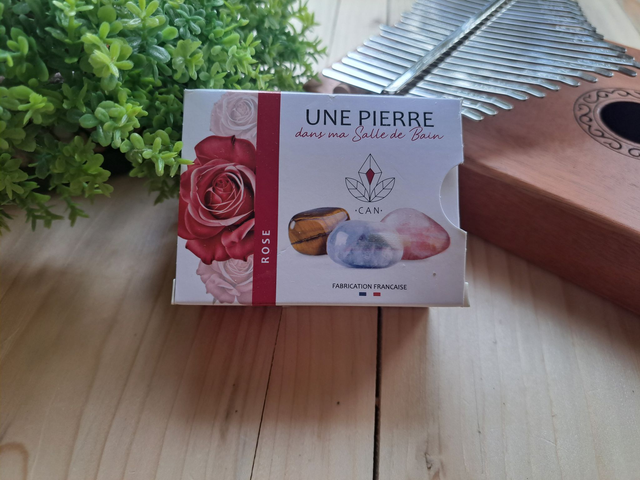 Savon avec pierre surprise à l'intérieur, senteur rose