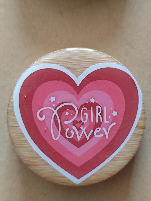 Décapsuleur magnétique coeur girl power ton frigo