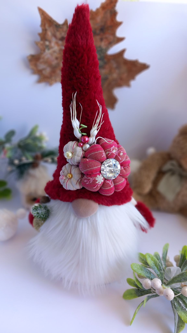 Tomte lutin de Noël au bonnet rouge et son diamant