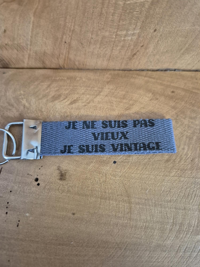 Porte clef " je ne suis pas vieux...