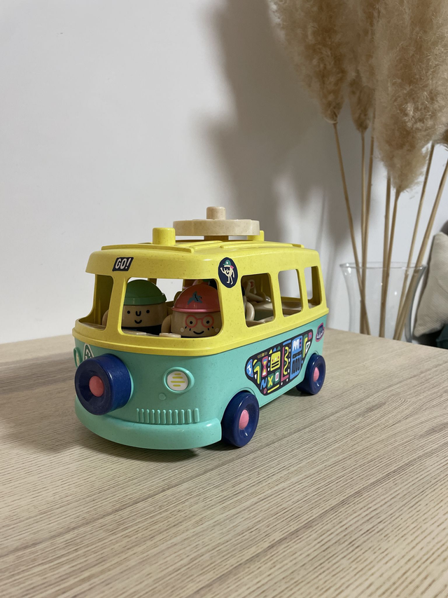 Van et figurines Les minimondes - Prix neuf : 44.90 euros