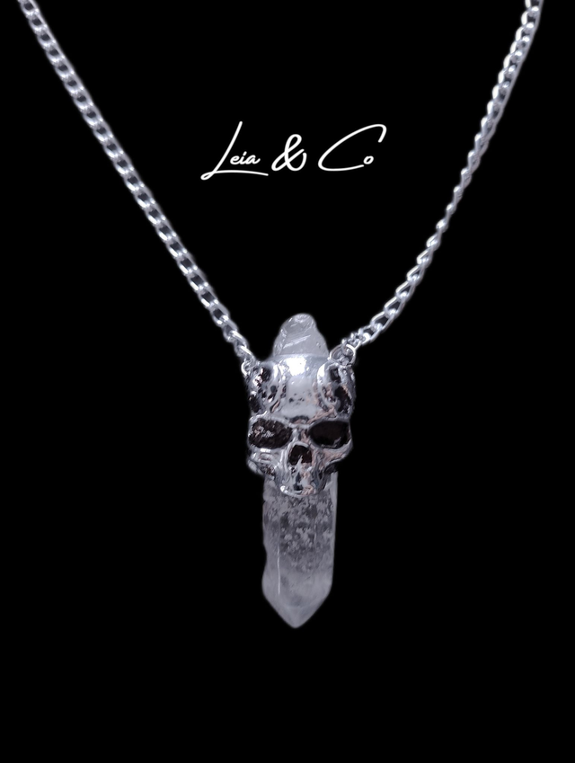 Amulette tête de mort et pointe de cristal LEIA&CO
