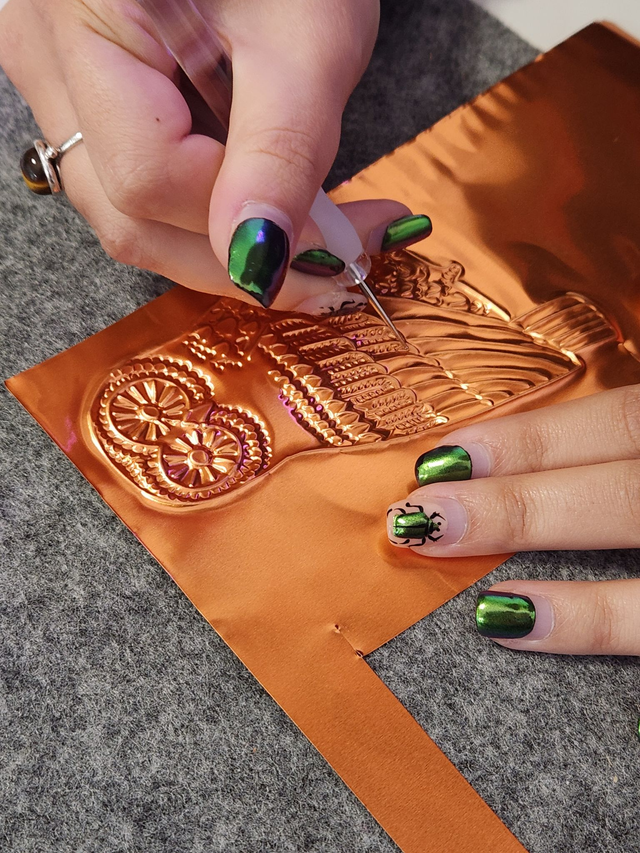 Samedi 28 février 14h-16h30 Atelier métal repoussé "décorations de printemps" 