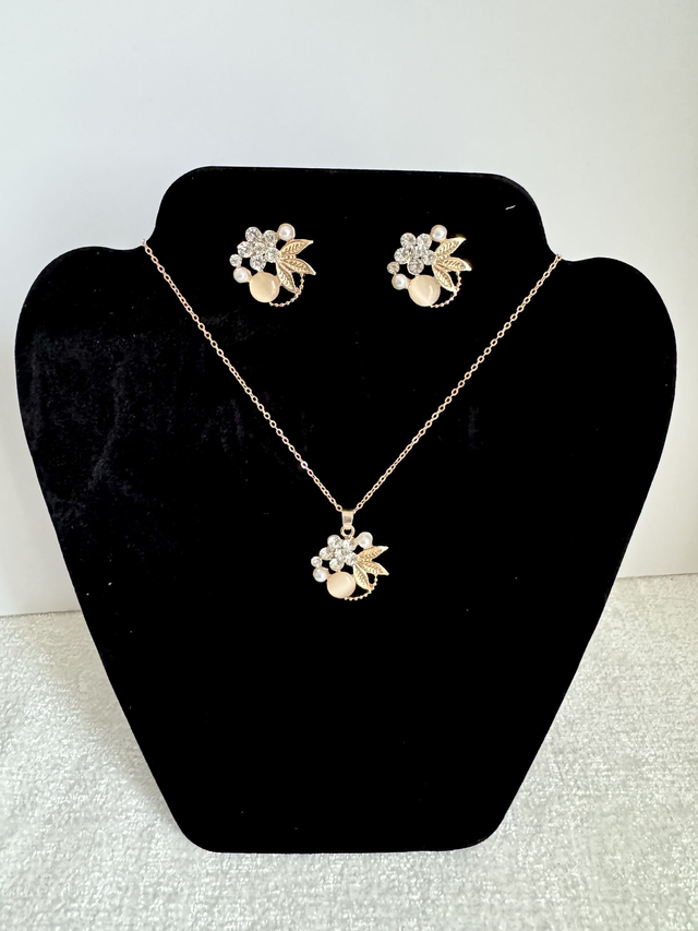 Necklace &amp; Earrings Set with Blush Stones NK0