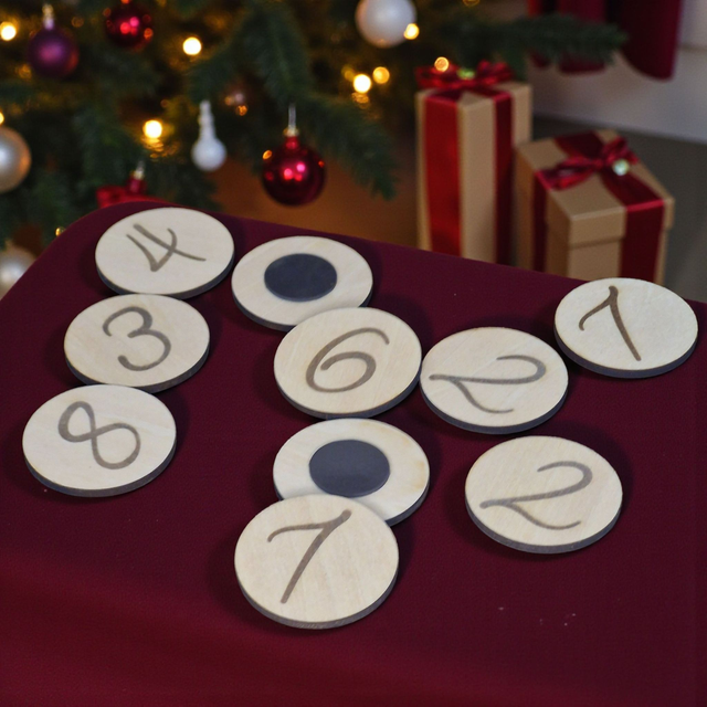 Calendrier de l'Avent , décompte de Noël - décoration personnalisée en bois gravé - décor Traîneau
