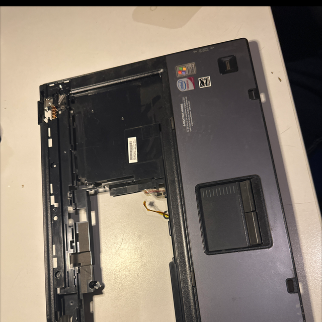1074-Laptop Obergehäuse Palmrest Topcase mit Touchpad &amp; Fingerprint – Intel Centrino / Windows XP Ära – Ersatzteil Grau/Schwarz