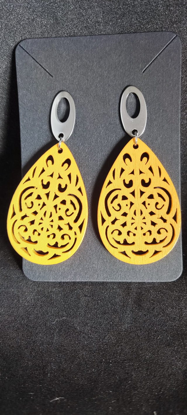 Boucles d’oreilles en bois – Motif ajouré