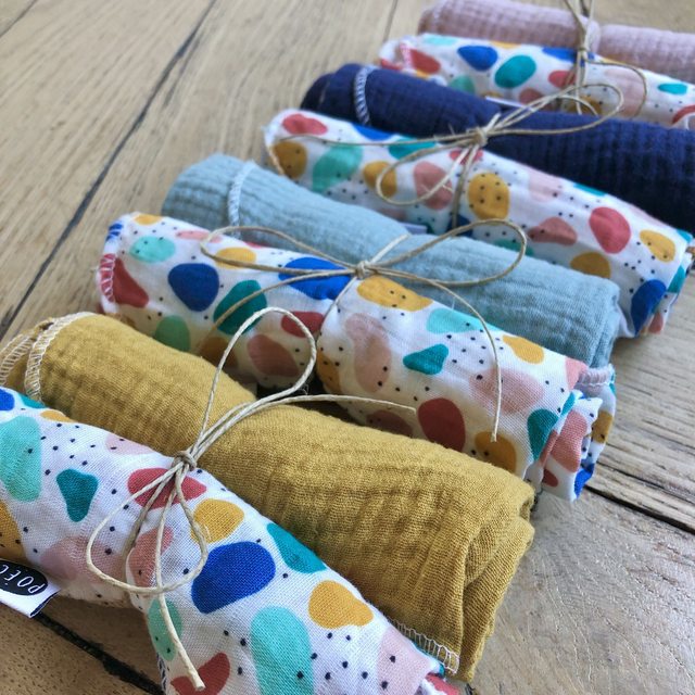 Lot deux langes transformables en bavoirs