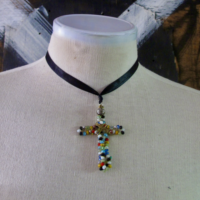 LAB CHIC Necklace, crystals crucifix 