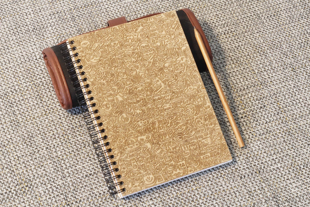 CARNET EN BOIS - DOODLE #1