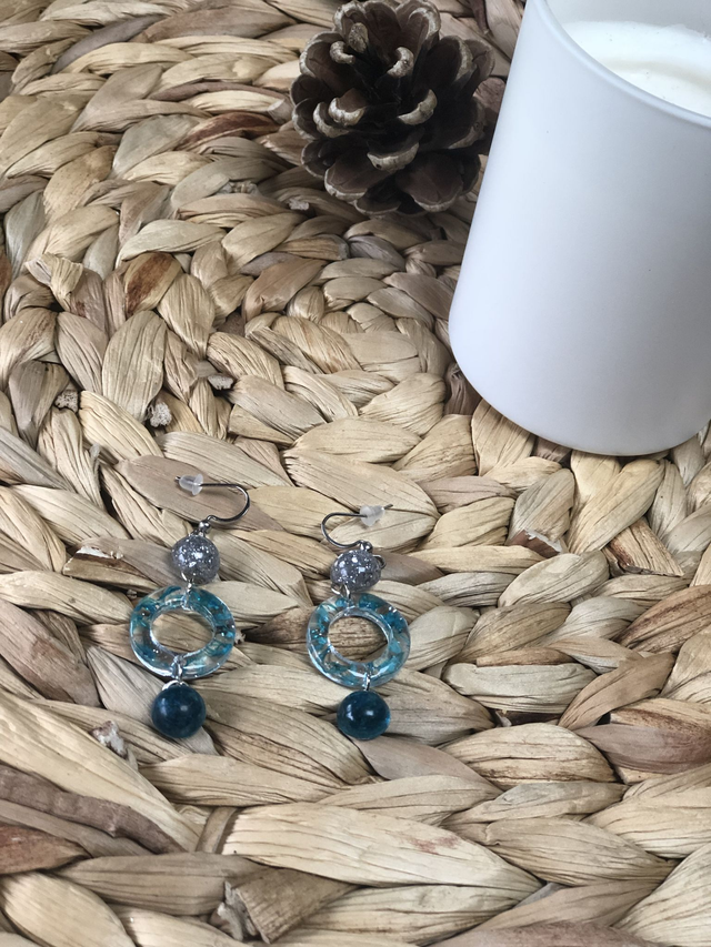 Boucles d'oreilles Mélissa - fleurs bleues et paillettes