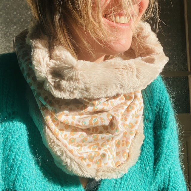 Snood panthère rose