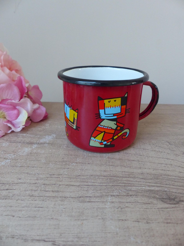 Théière rouge motif chats avec deux mugs en acier émaillé, décor cuisine adorable, parfaite pour le goûter des enfants - Théière rigolote