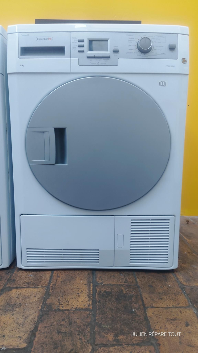 SÈCHE LINGE 8KG ESSENTIEL B ESLC8D2