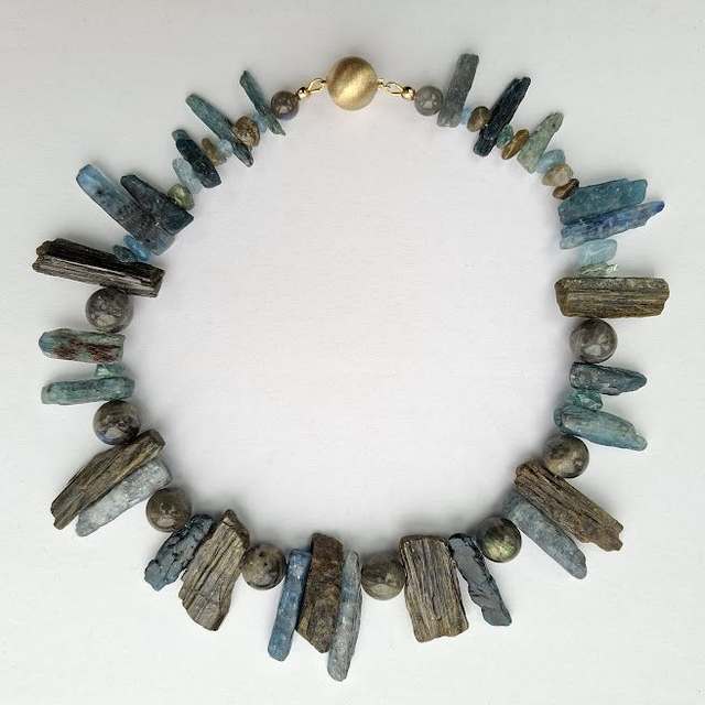 Labradoriet en kyaniet collier