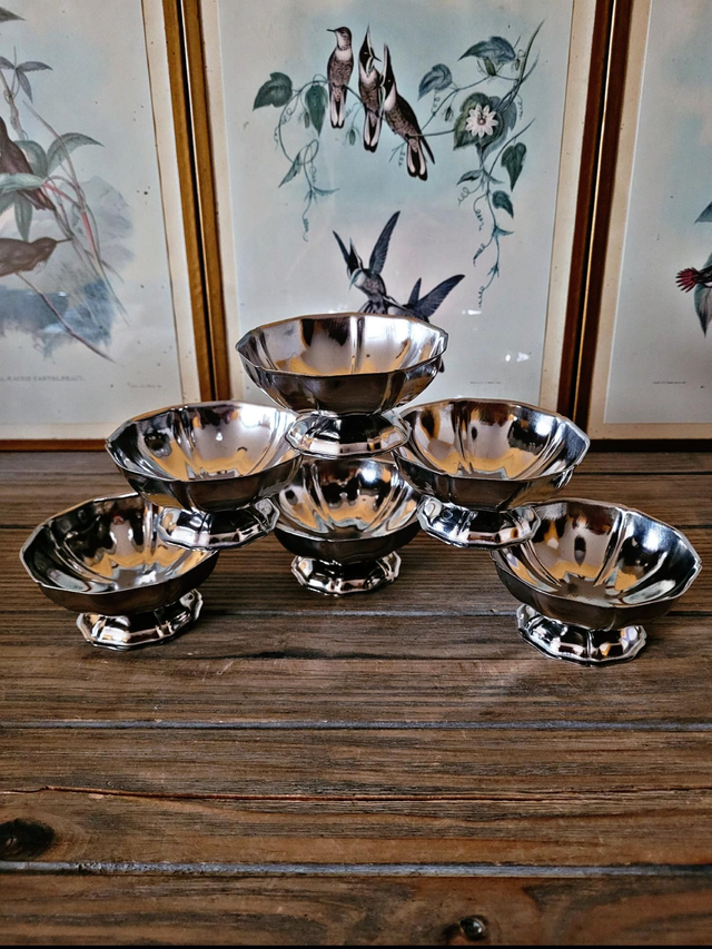 X Reserved for Alina : Set of vintage stainless steel cups