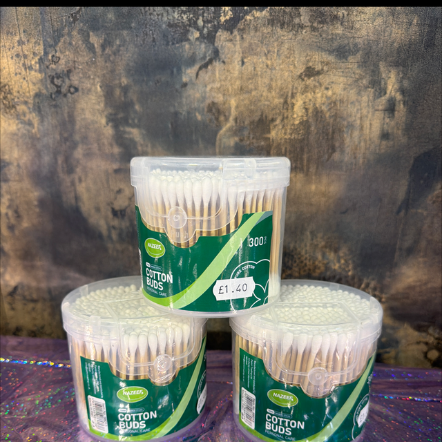 Cotton buds 