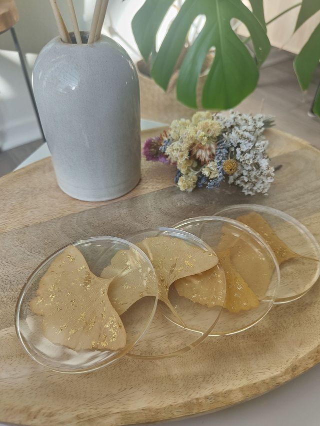 Sous-verres fleurs et résine