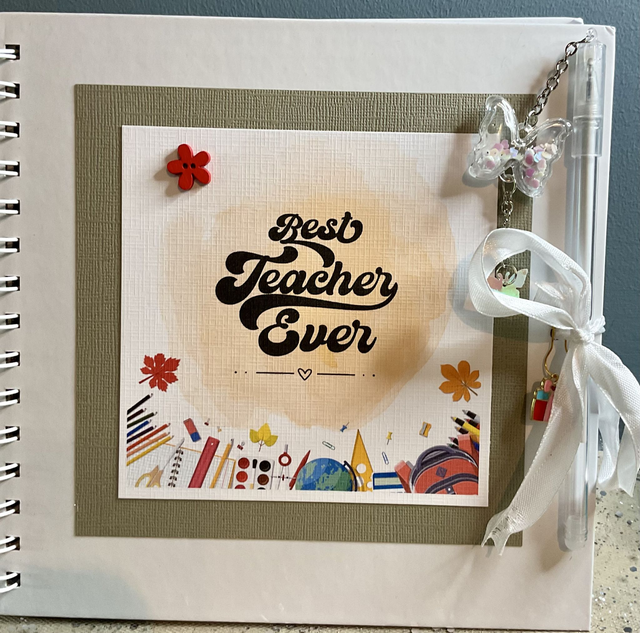 Personalised teacher’s scrapbook journal with free pen and pendant. Beautiful appreciation gift for teachers.