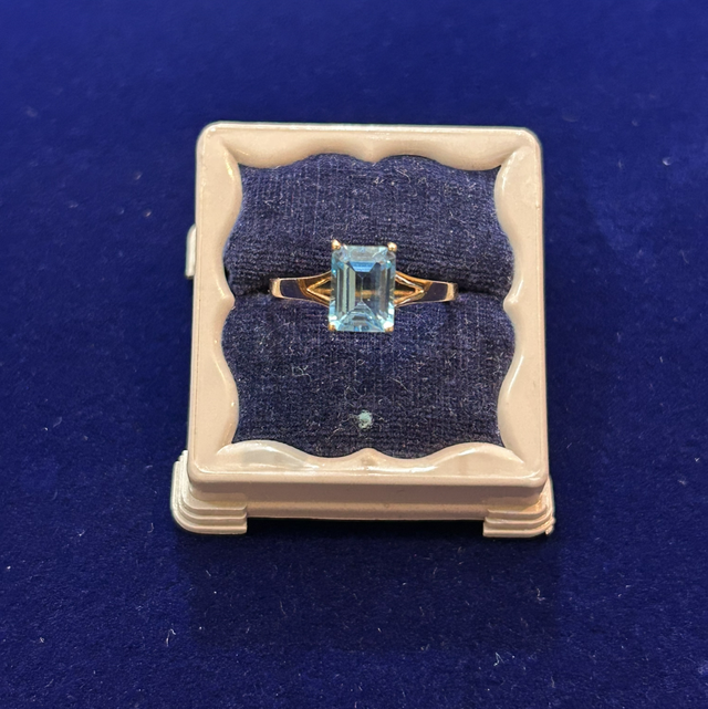9ct yellow gold, blue topaz ring