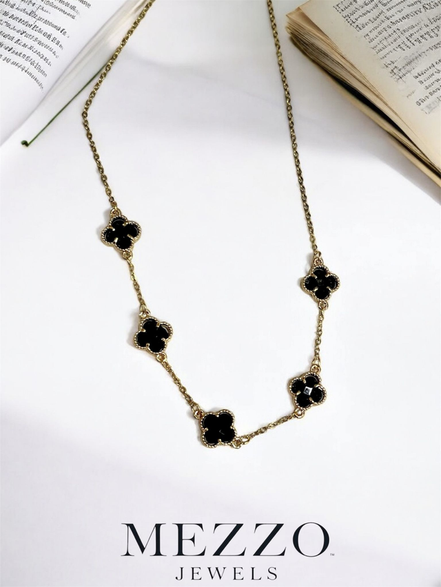 Γυναικείο Κολιέ ~Black Flowers~ Σε Χρυσό Χρώμα