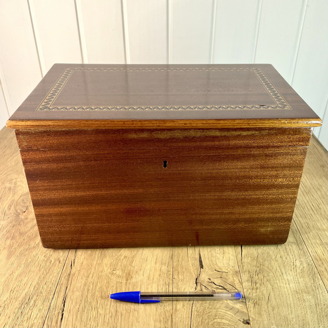 Grande boîte en bois Marqueterie sur couvercle