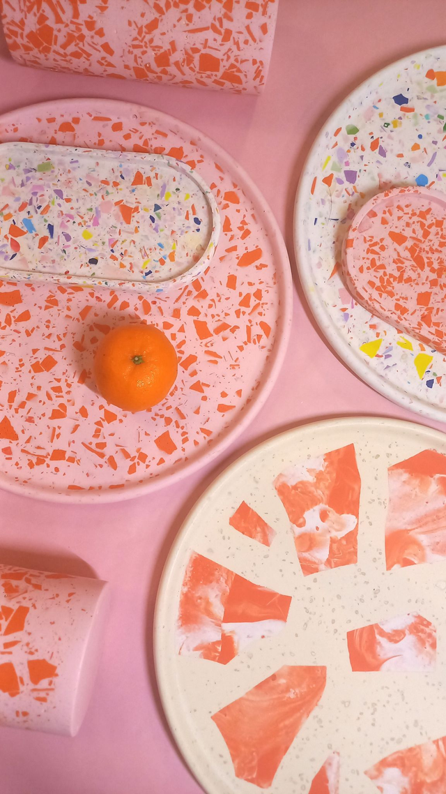 Różowa taca dekoracyjna, lastryko, okrągła taca kawowa, 27 cm