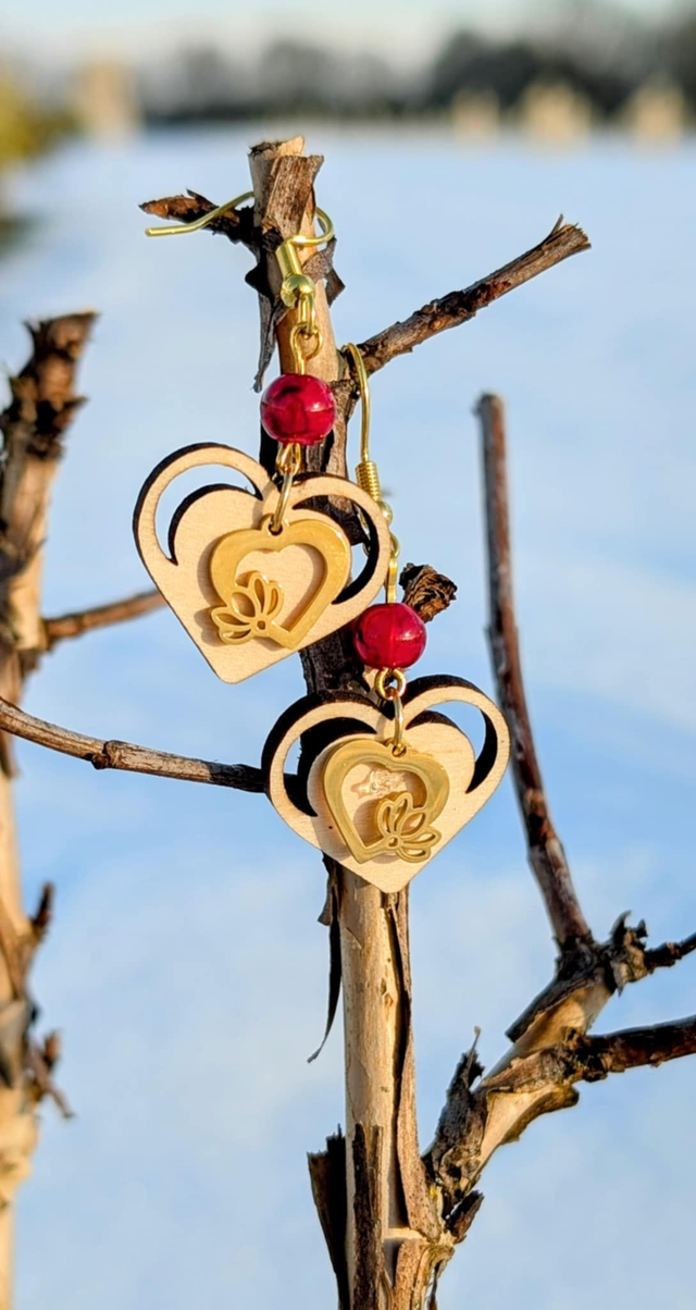 Boucles d&#039;oreilles cœurs, perles et breloques