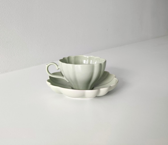Tasse et soucoupe en céramique fleur verte