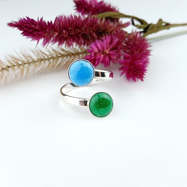 Bague ajustable en Argent 925 agrémentée de 2 perles d'émail sur feuilles d'argent