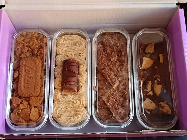 Brownie tins, box of 4 topped brownies in individual tins.